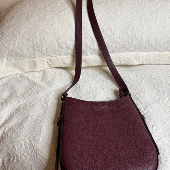 Elegant Kate Spade New York Crossbody Bag - Rich Merlot color, Pebbled Leather. - Picture 5 of 10